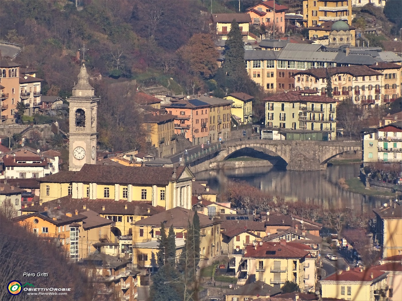38 Maxi zoom verso il centro di San Pellegrino Terme.JPG